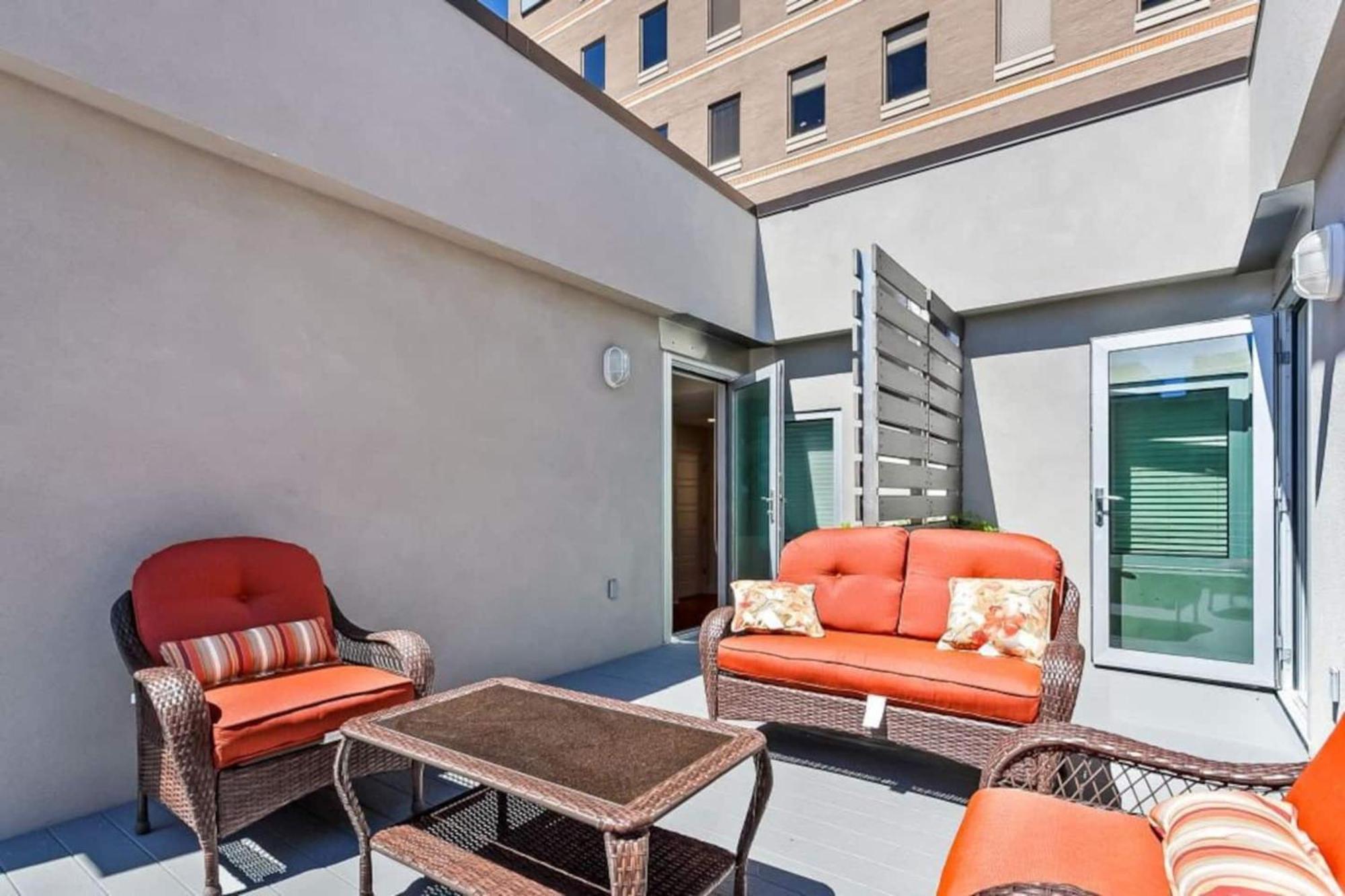 Upscale Condos And Penthouses Close To Canal And Bourbon St New Orleans Exterior foto