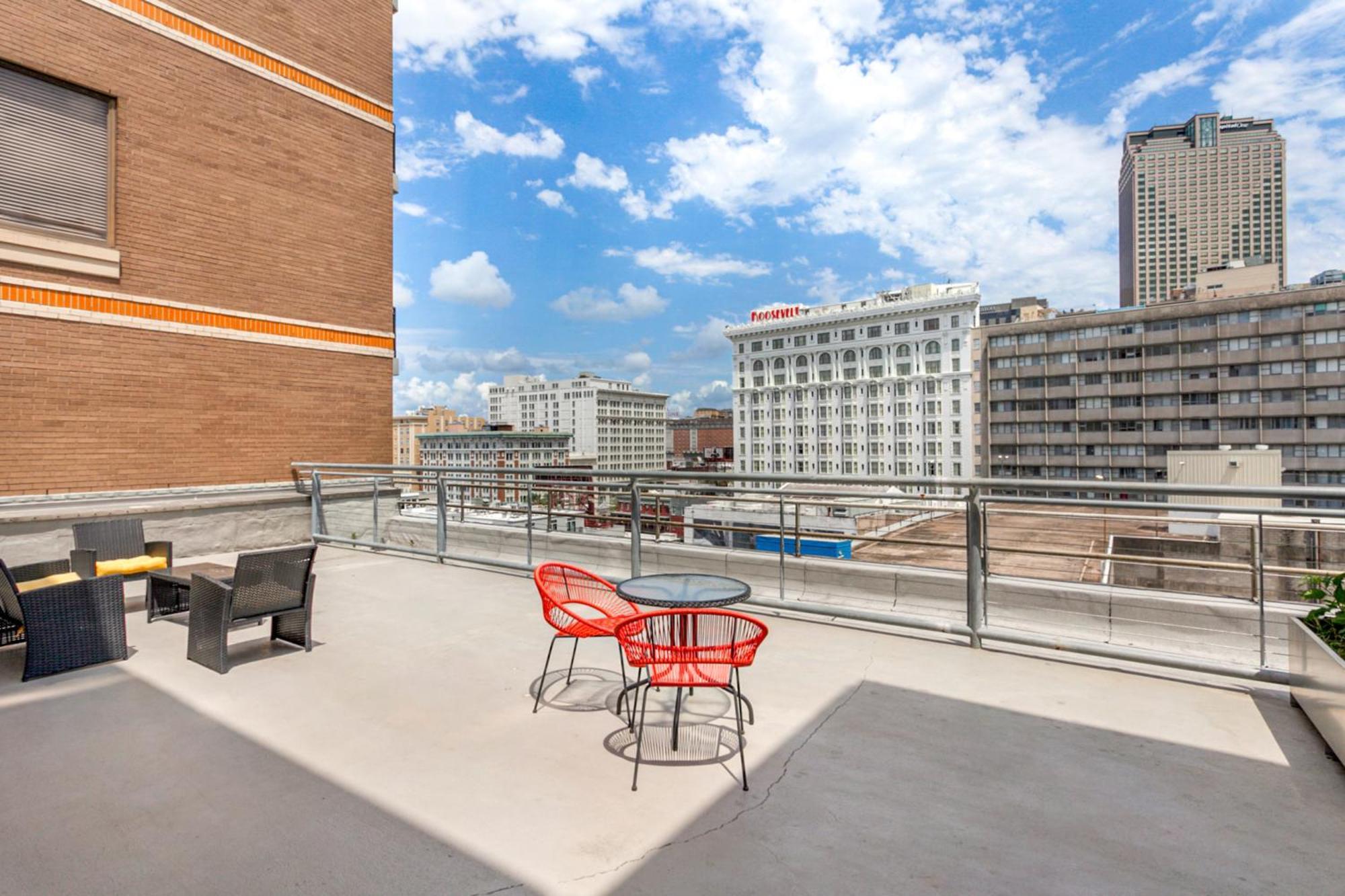 Upscale Condos And Penthouses Close To Canal And Bourbon St New Orleans Exterior foto
