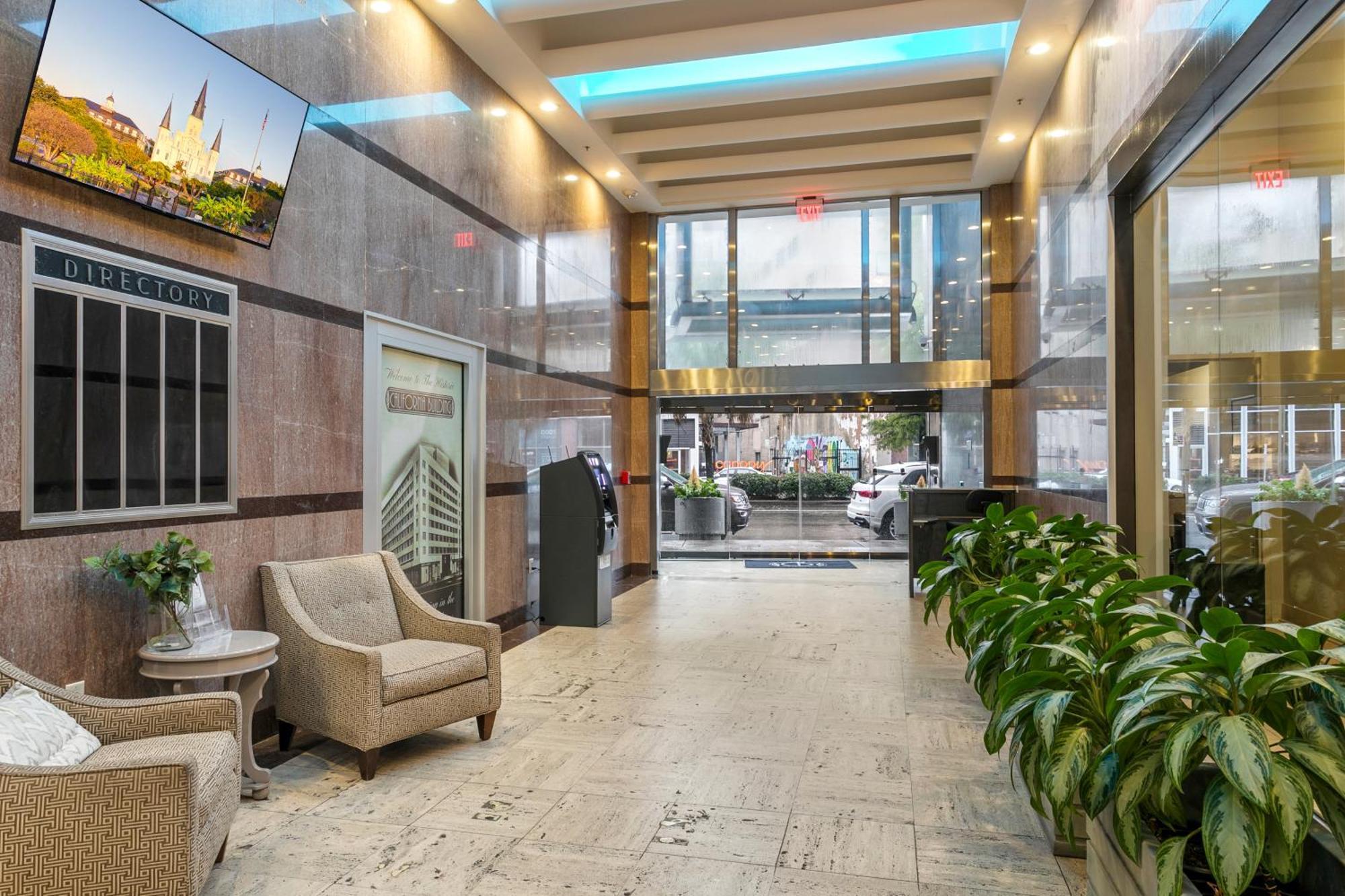 Upscale Condos And Penthouses Close To Canal And Bourbon St New Orleans Exterior foto